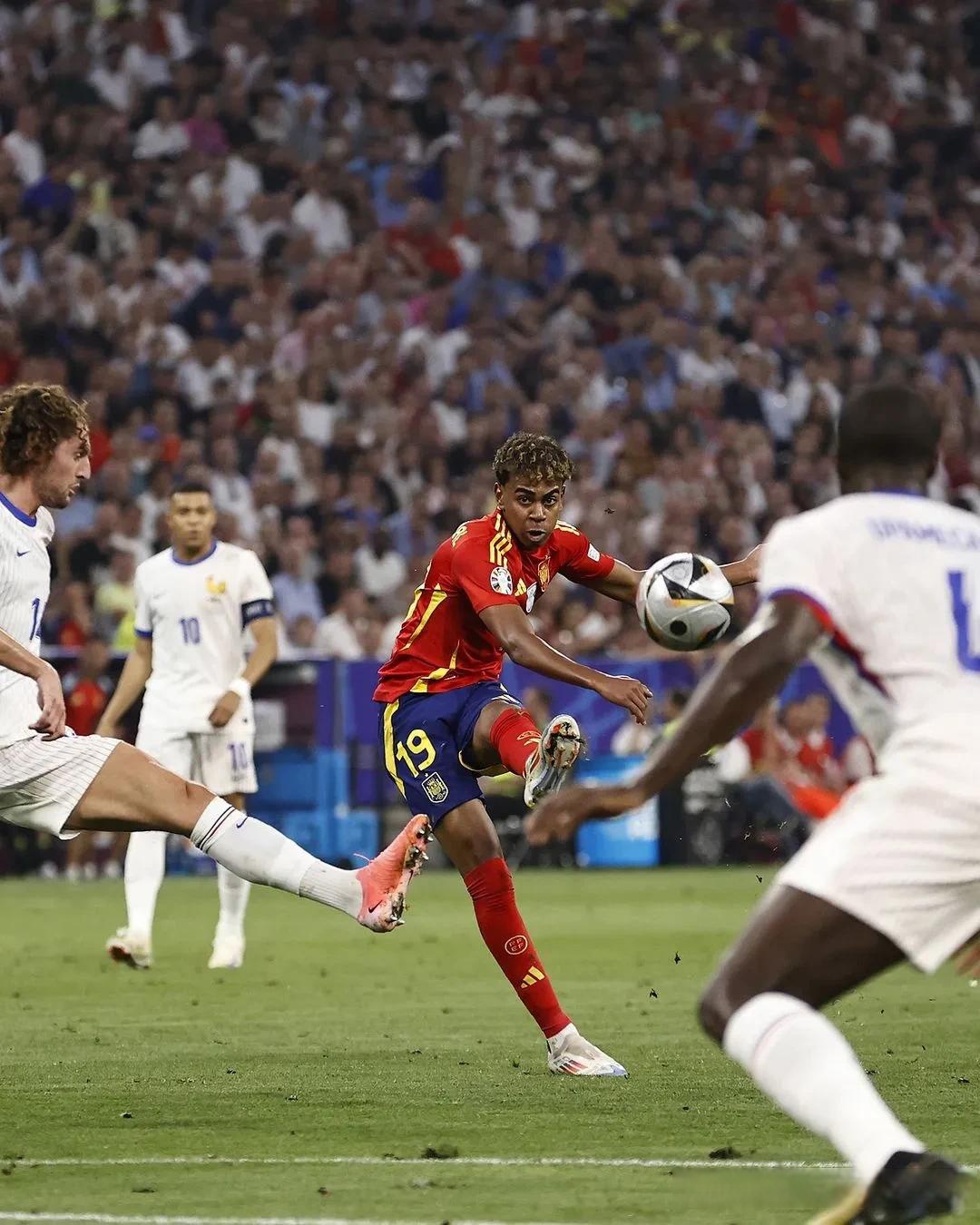 爱游戏体育- 梅西新赛季技艺秀让对手无奈让球迷至嗨 