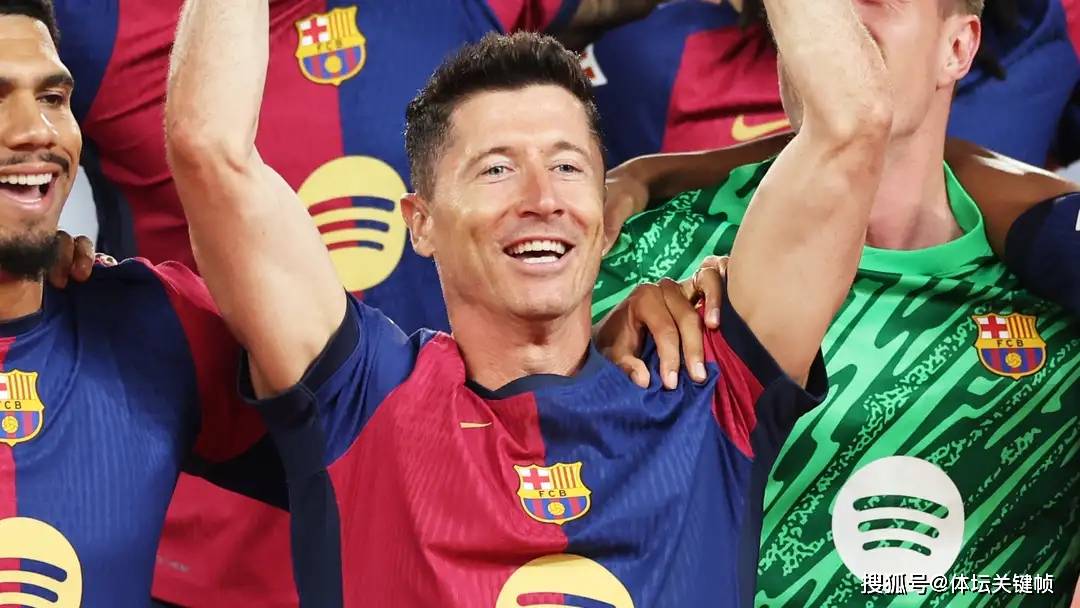 爱游戏体育-莱万多夫斯基在澳大利亚队比赛中问鼎冠军，高光表现引发热议！的简单介绍