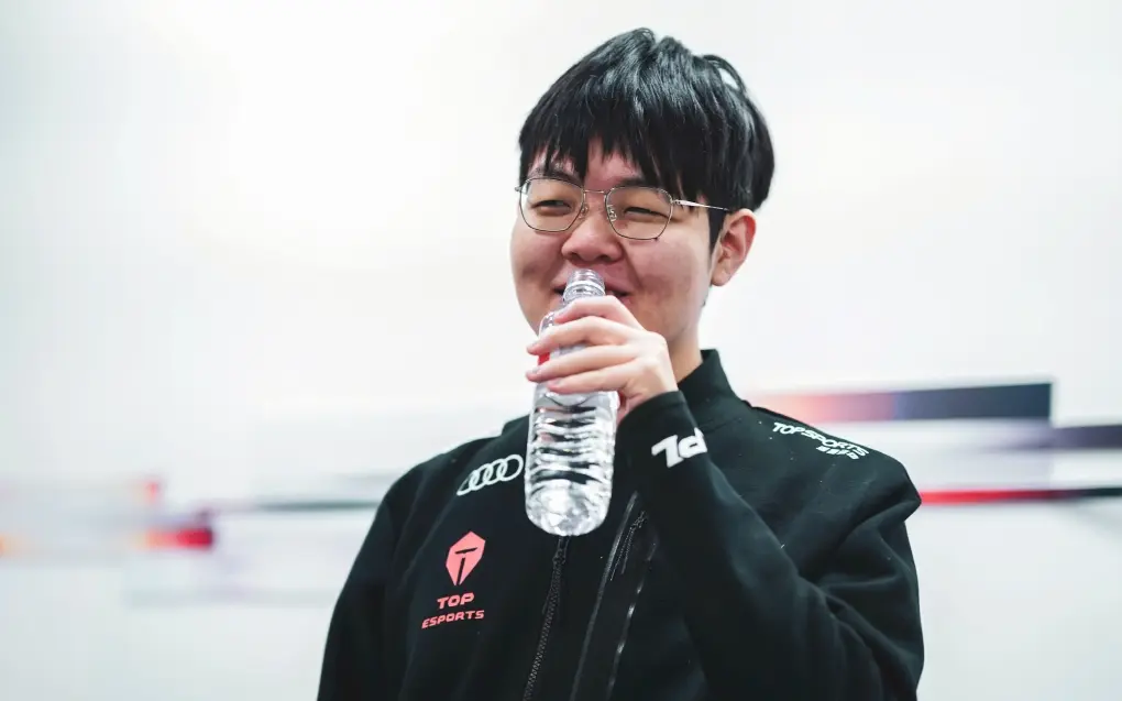 AYX-JackeyLove爆冷击败拜仁，连败引爆全场！的简单介绍